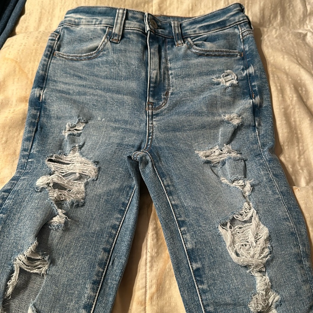 Super fun ripped American eagle jeans